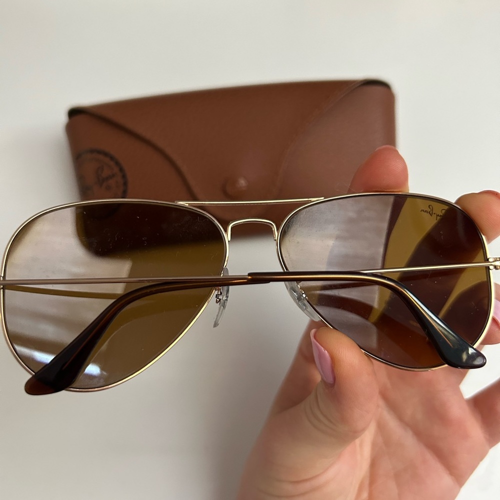Barely used ray ban aviator sunglasses with case!